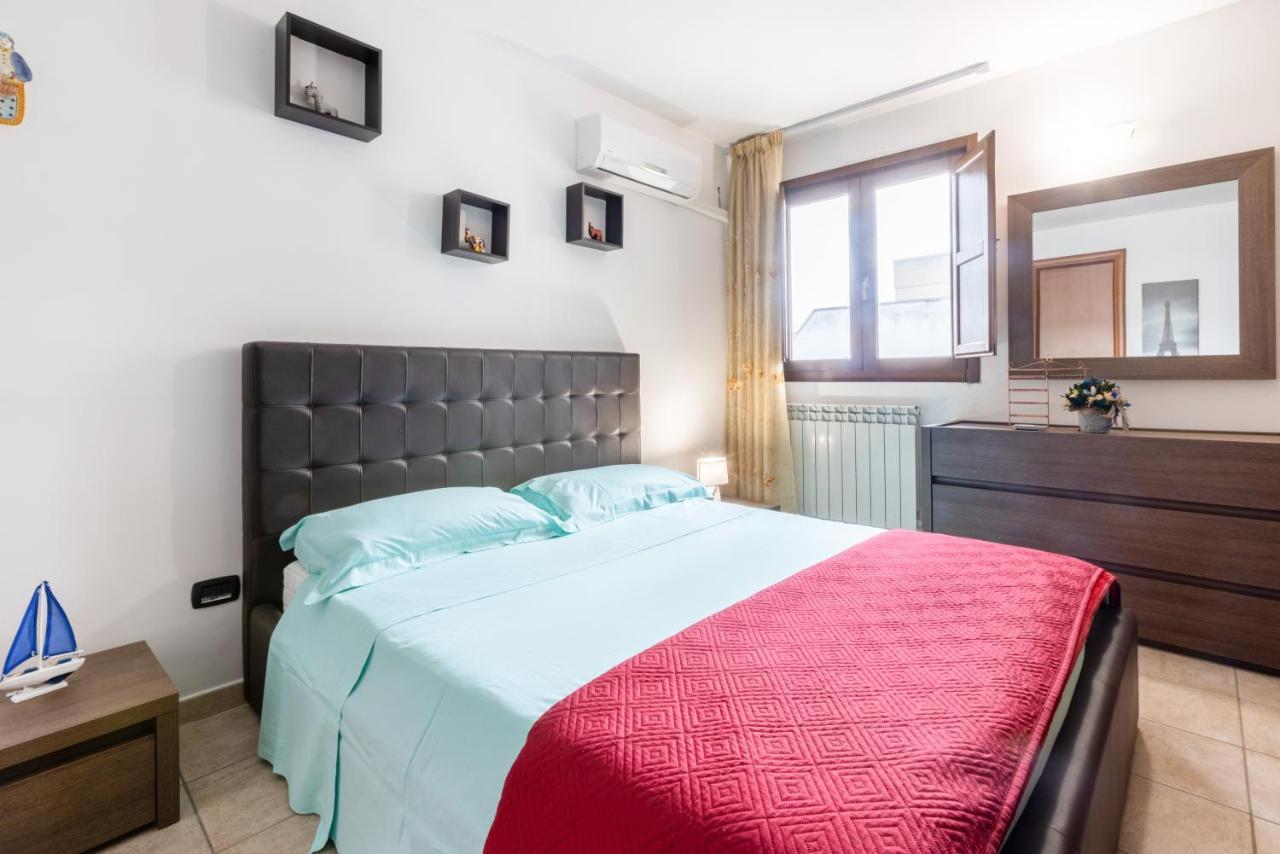 Lecce Colorful Flat With Terrace & Parking Apartment ภายนอก รูปภาพ