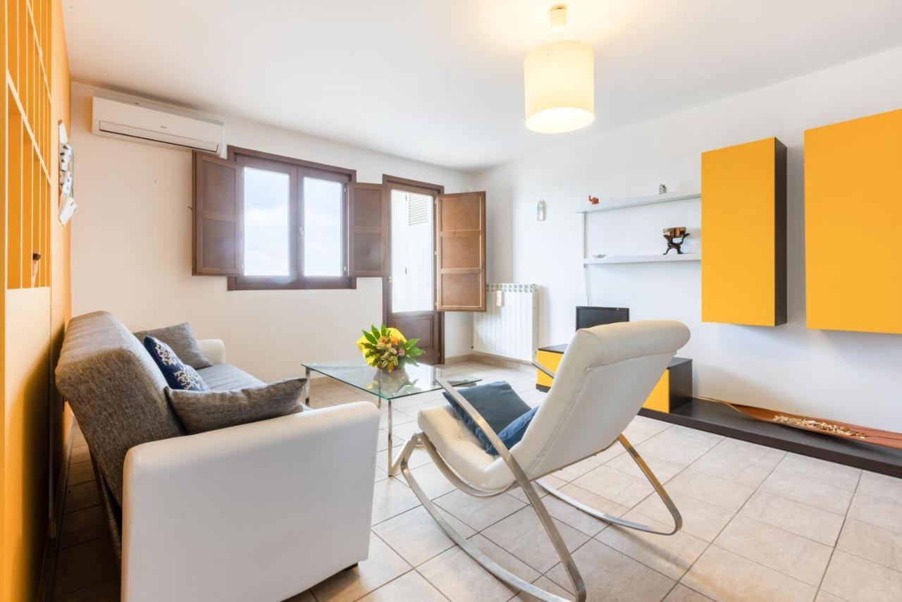 Lecce Colorful Flat With Terrace & Parking Apartment ภายนอก รูปภาพ