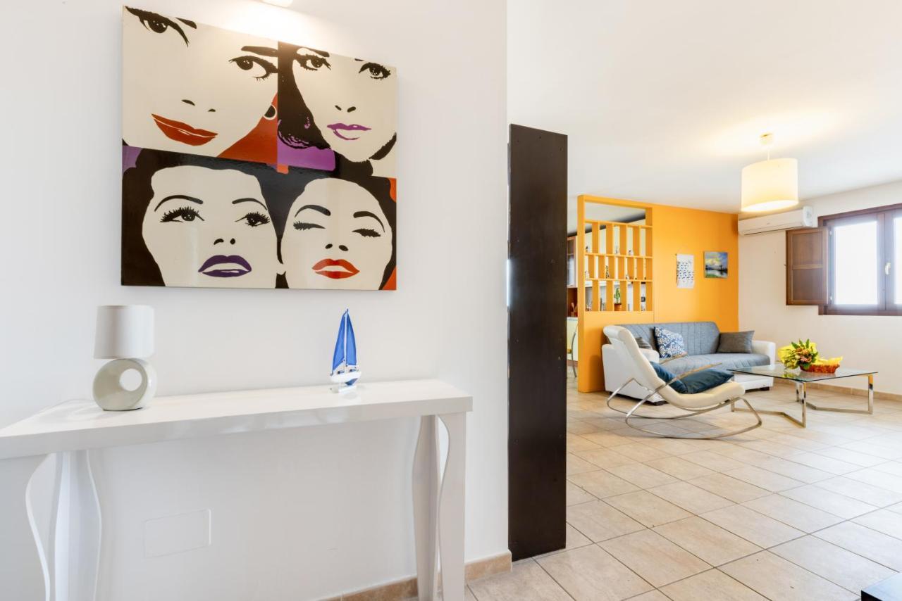 Lecce Colorful Flat With Terrace & Parking Apartment ภายนอก รูปภาพ