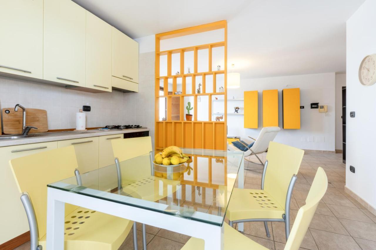 Lecce Colorful Flat With Terrace & Parking Apartment ภายนอก รูปภาพ