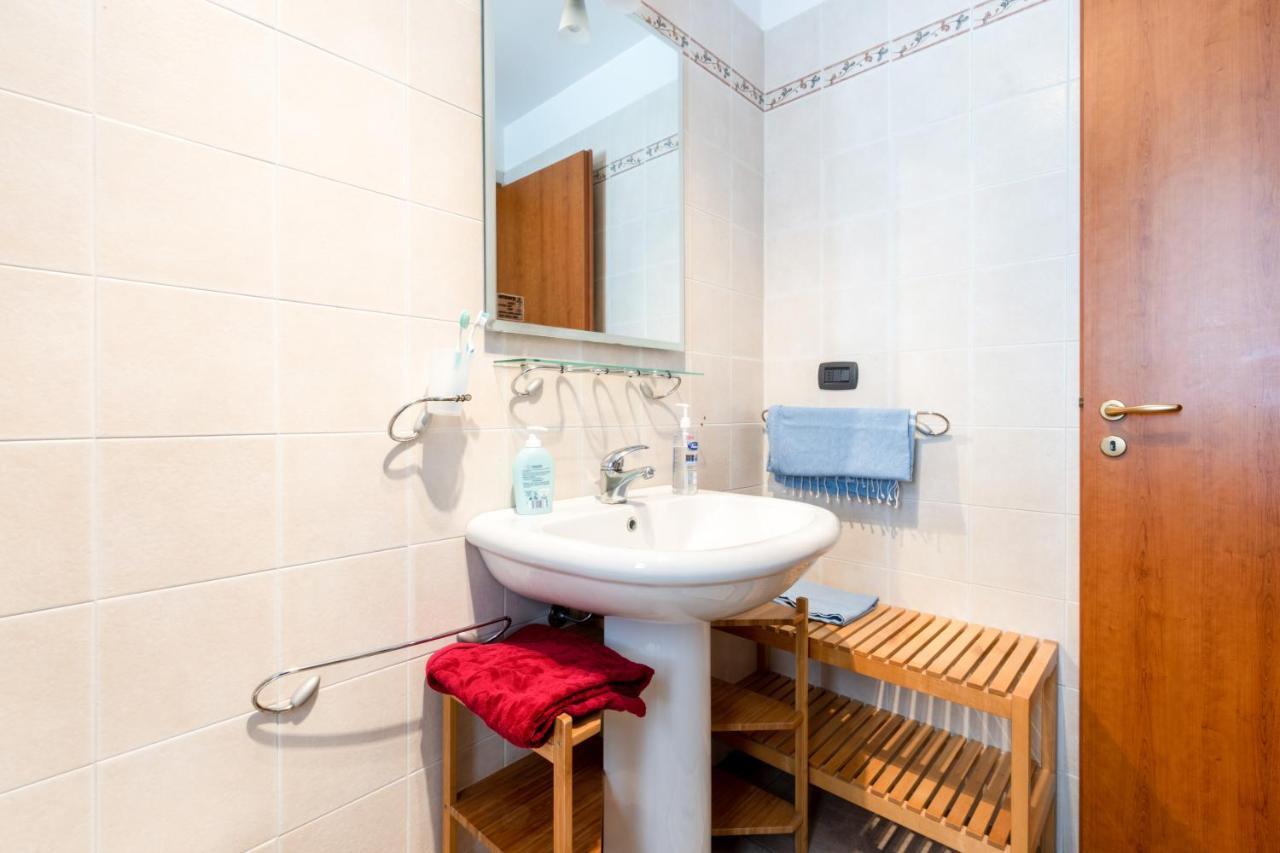 Lecce Colorful Flat With Terrace & Parking Apartment ภายนอก รูปภาพ