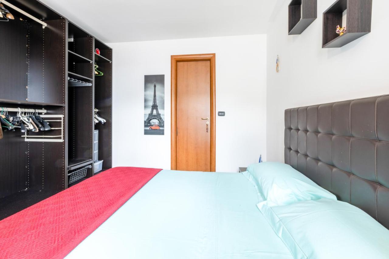 Lecce Colorful Flat With Terrace & Parking Apartment ภายนอก รูปภาพ