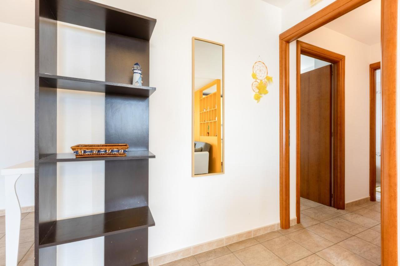 Lecce Colorful Flat With Terrace & Parking Apartment ภายนอก รูปภาพ