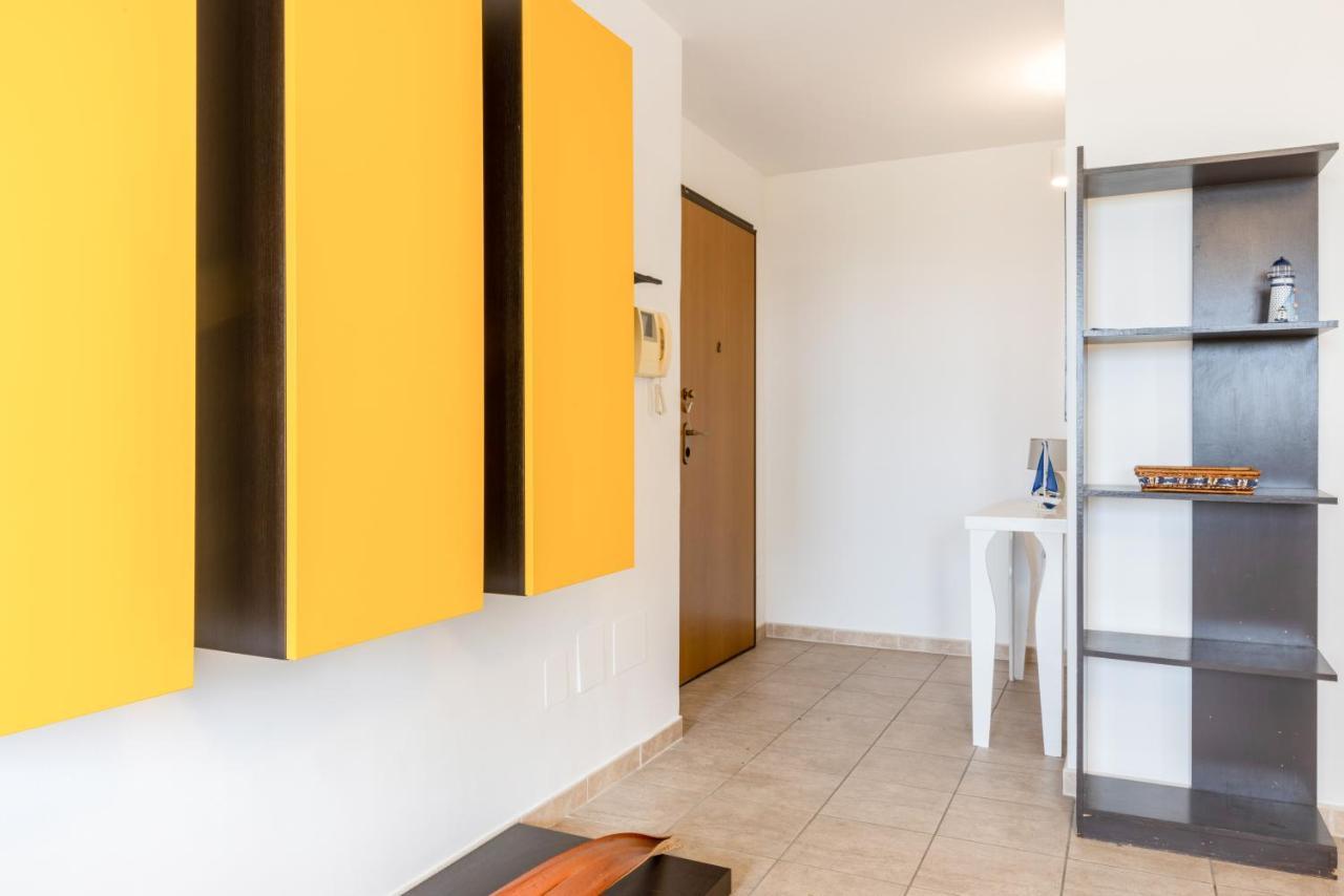 Lecce Colorful Flat With Terrace & Parking Apartment ภายนอก รูปภาพ