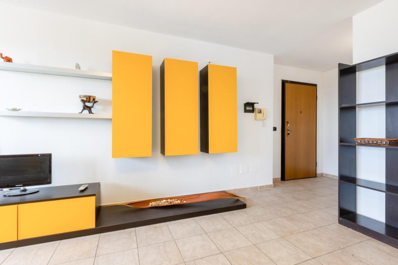 Lecce Colorful Flat With Terrace & Parking Apartment ภายนอก รูปภาพ