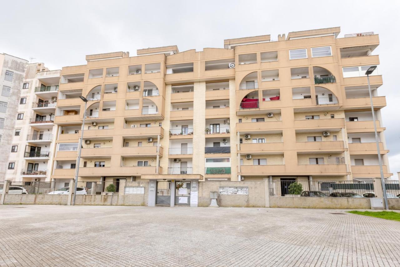 Lecce Colorful Flat With Terrace & Parking Apartment ภายนอก รูปภาพ