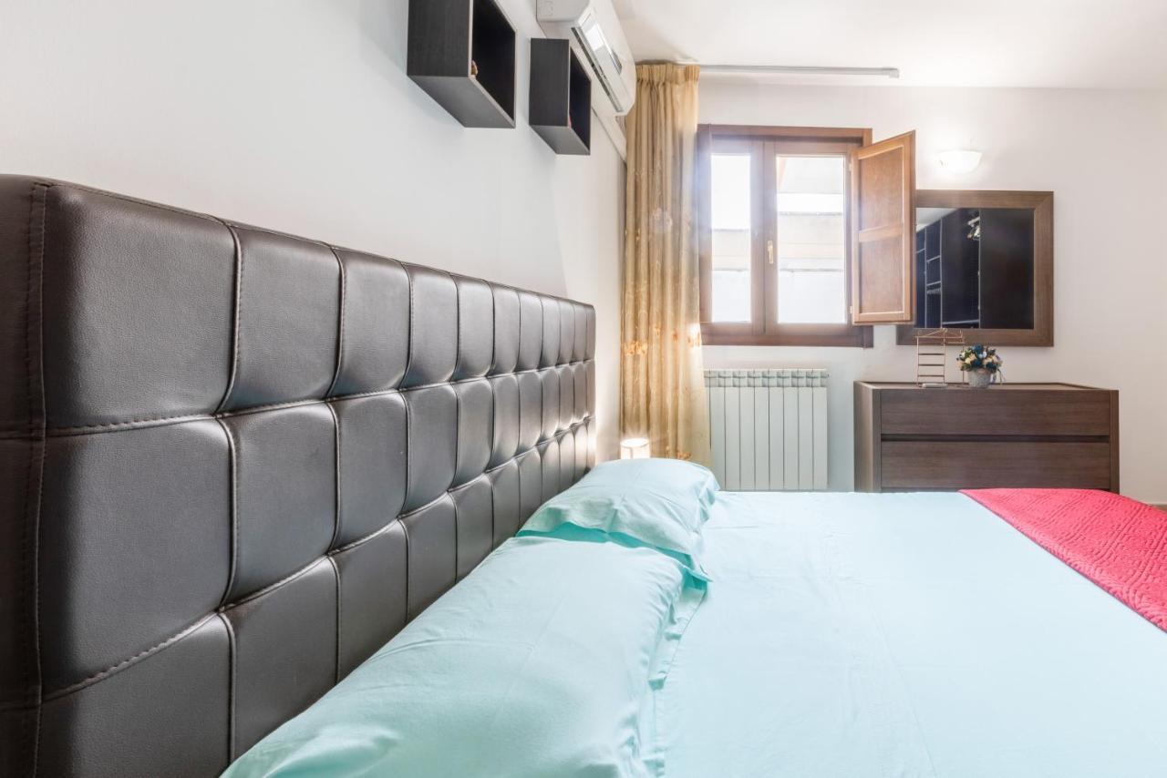 Lecce Colorful Flat With Terrace & Parking Apartment ภายนอก รูปภาพ
