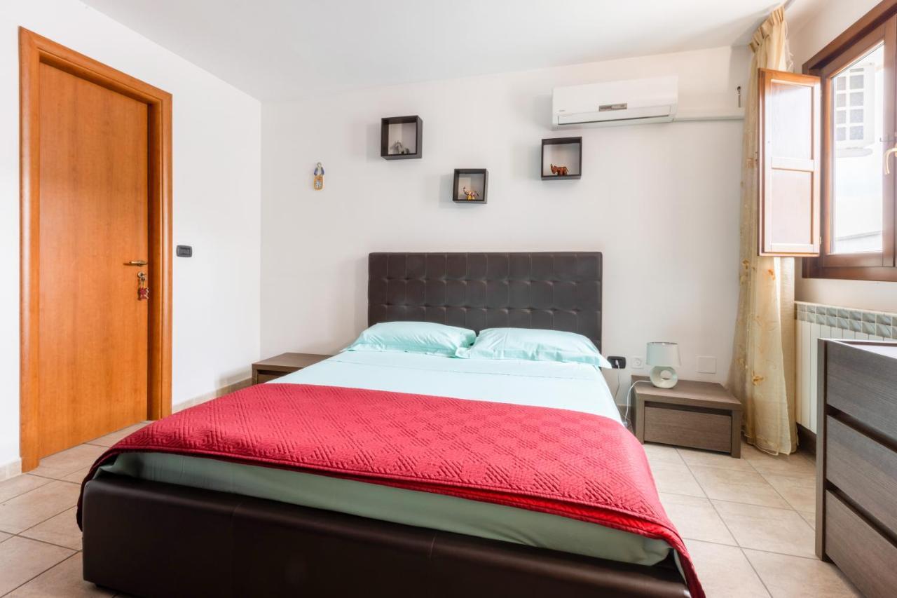 Lecce Colorful Flat With Terrace & Parking Apartment ภายนอก รูปภาพ