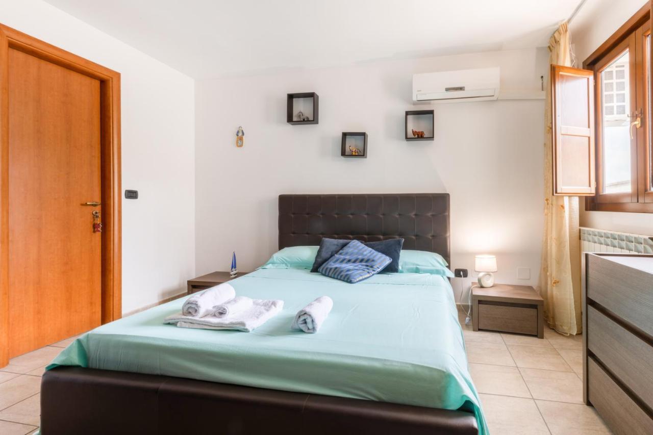 Lecce Colorful Flat With Terrace & Parking Apartment ภายนอก รูปภาพ